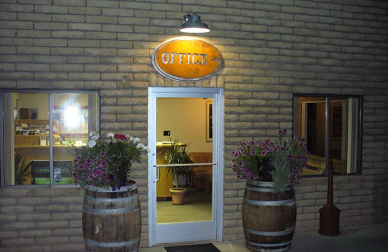 Exterior view of Moab Rustic Inn.