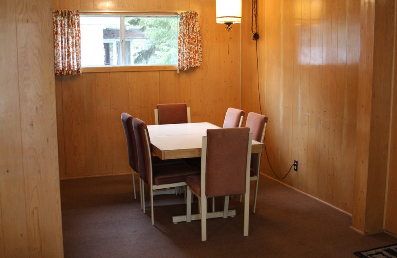 Cottage dining table at The Cottages At Clear Lake.