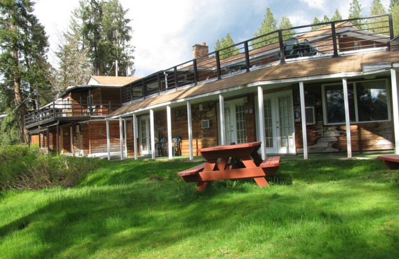 Exterior view of Bennett Bay Inn.