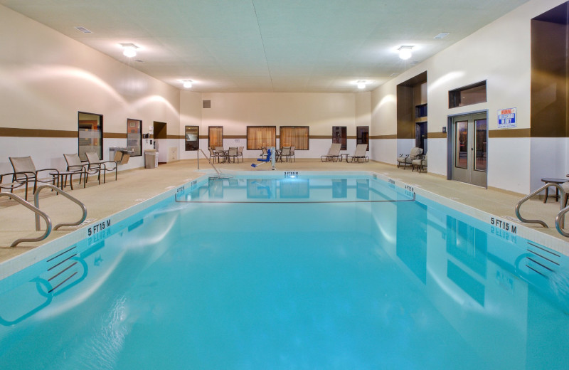 Indoor pool at Hampton Inn Gaylord.