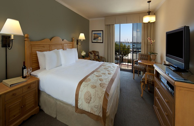 Guest room at Glorietta Bay Inn. Contemporary Bayview