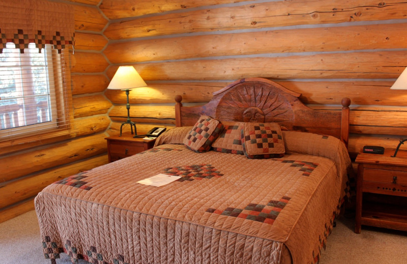 Guest bedroom at Rock Creek Resort.