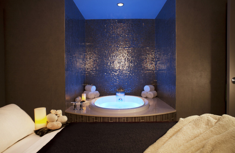 Turquoise tiles and spa experiences at Talking Stick Resort