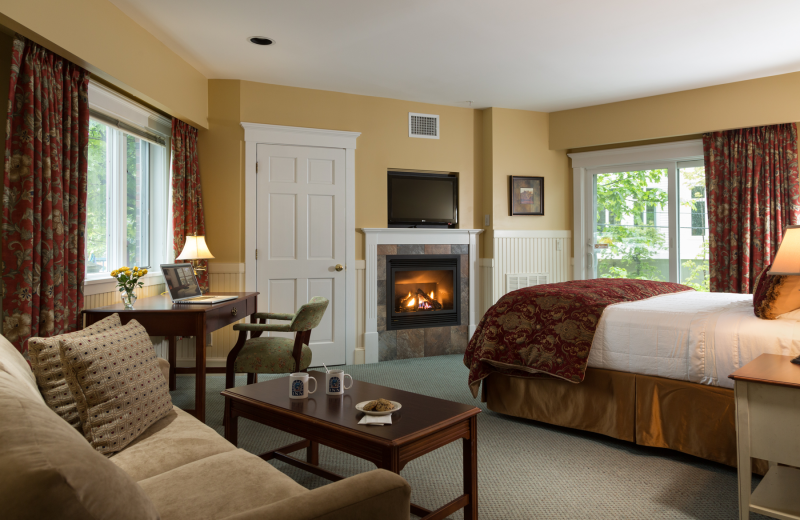 Guest room at Lord Camden Inn.