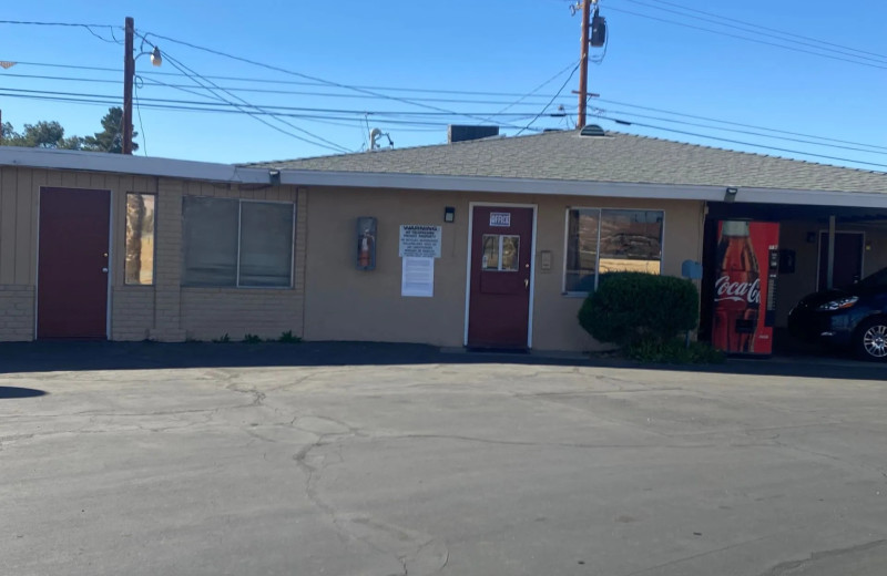 Exterior view of Apple Valley Motel.