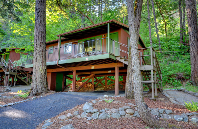 Exterior view of Morrison's Rogue River Lodge.