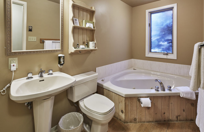 Guest bathroom at Sir Sam's Inn and WaterSpa.