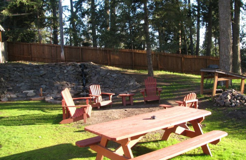 Picnic area at Bennett Bay Inn.