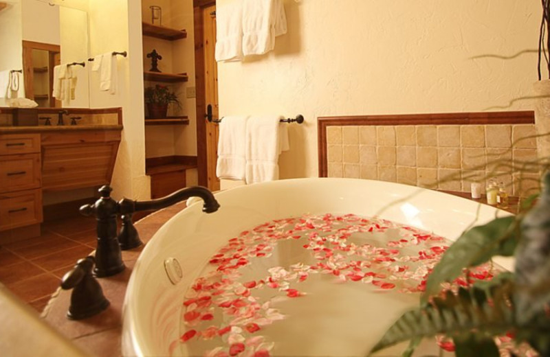 Luxury suite bathroom at Stonewater Cove Resort.