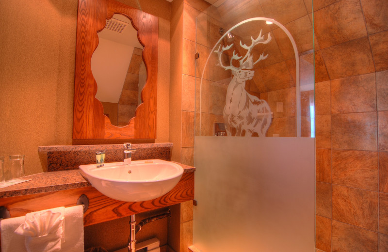 Guest bathroom at Banff Caribou Lodge & Spa.