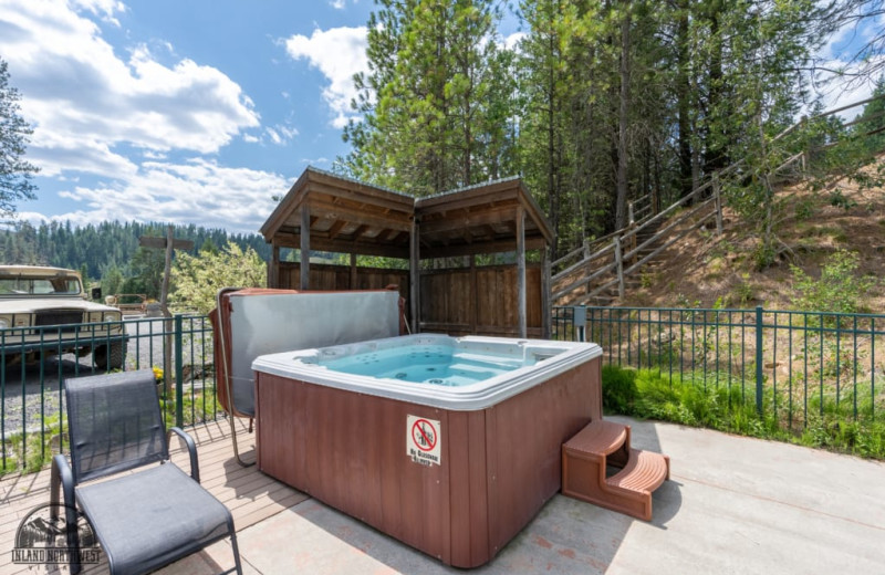 Hot tub at Red Horse Mountain Ranch.