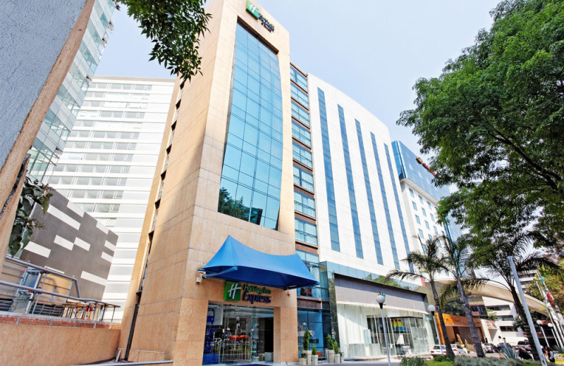 Exterior view of Holiday Inn Express Hotel and Suites Mexico City at WTC.