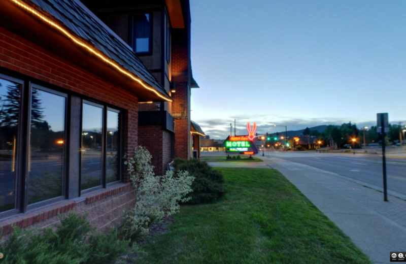 Exterior view of Rabbit Ears Motel.