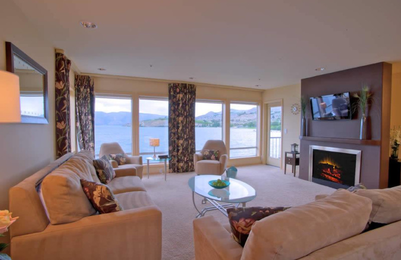 Guest room at The Grandview On The Lake.