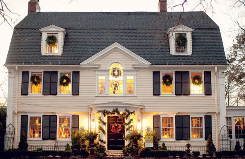 Exterior view of Bee and Thistle Inn.
