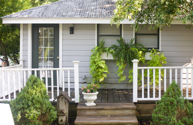 Exterior view of Rainbow Courts Bed & Breakfast.