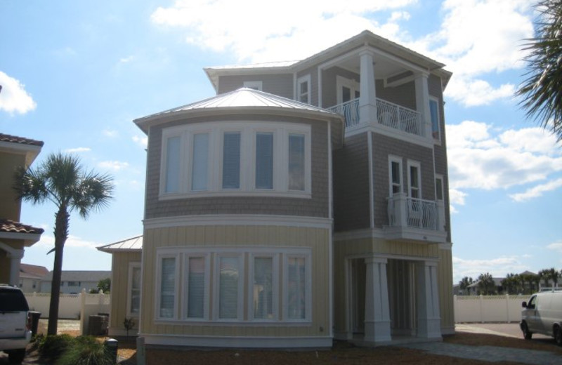 Rental exterior at Sandcastle Escapes.