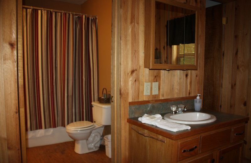 Deer Run bathroom at Heath Valley Cabins.