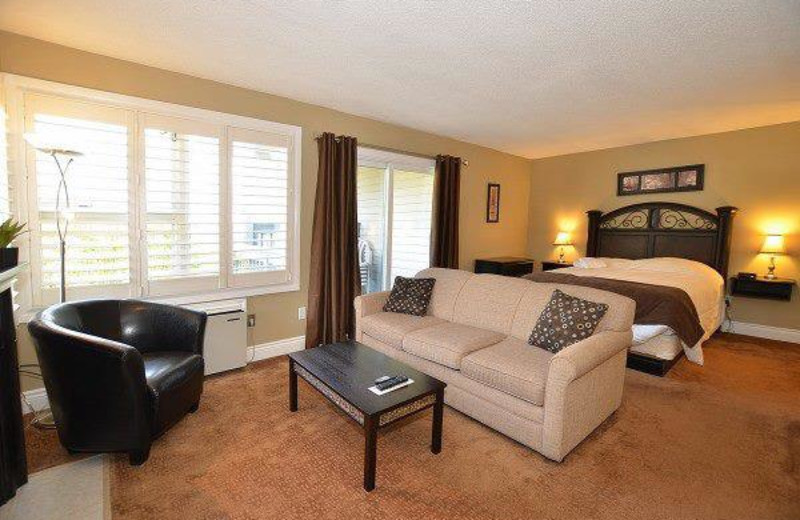 Guest room at Mountain Springs Resort & Conference Centre.