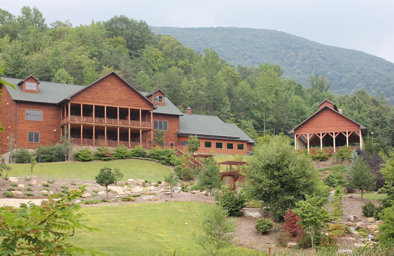 Exterior view of House Mountain Inn.