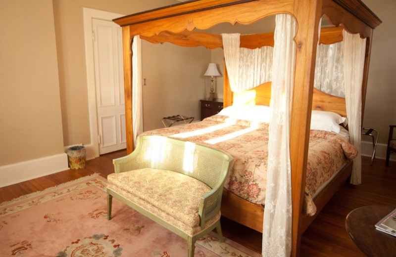 Guest room at Hudson City Bed 