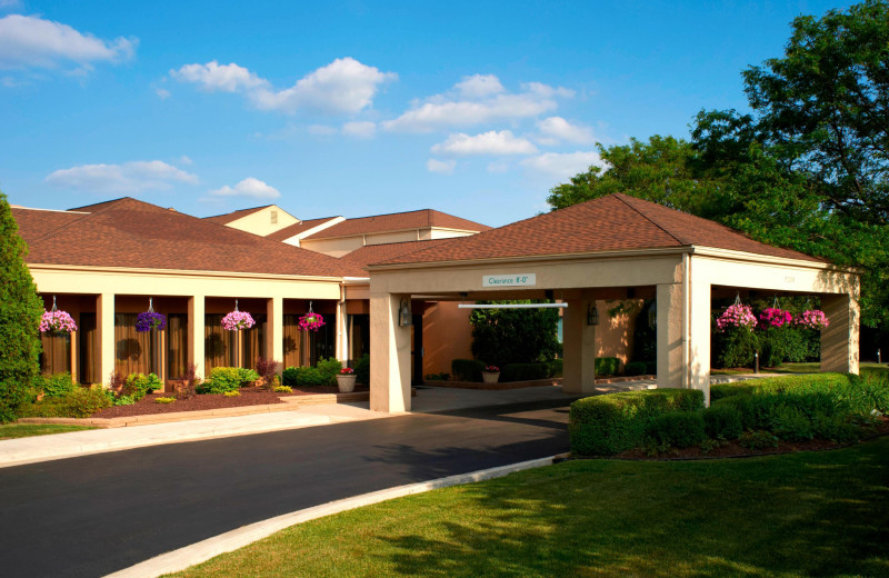 Exterior view of Courtyard by Marriott Detroit Dearborn.