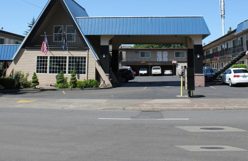 Exterior View of University Inn & Suites