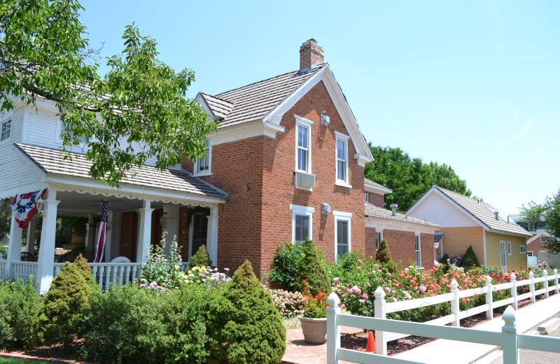 Exterior view of Heritage Inn Bed & Breakfast.