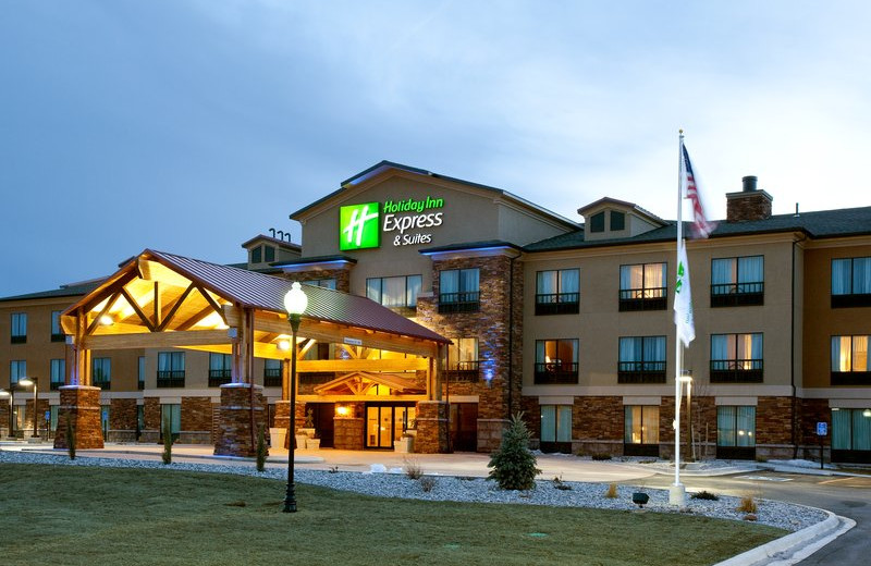 Exterior view of Holiday Inn Express & Suites Lander.