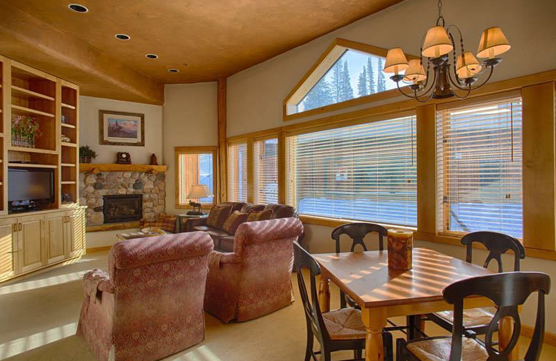 Vacation rental living and dining room at Grand Targhee Resort.