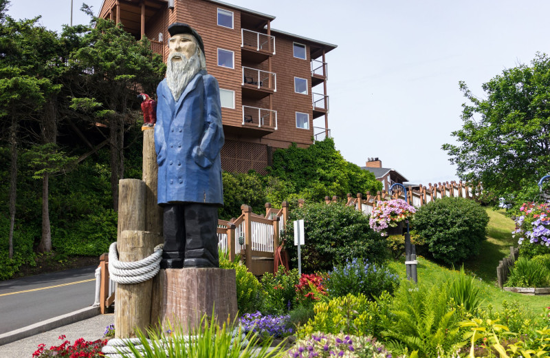 Exterior view of Hallmark Resort & Spa Cannon Beach.