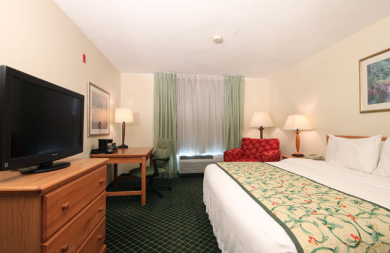 Guest room at Fairfield Inn & Suites Kansas City North.