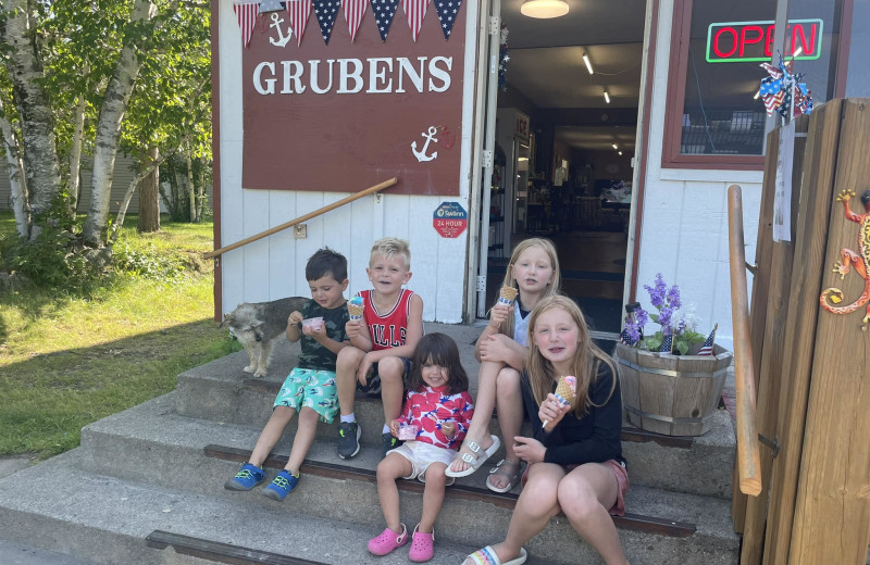 Ice cream shop at Gruben's Marina.