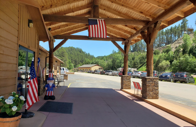 Entrance at Rushmore Express Inn & Family Suites.