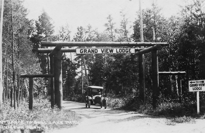 Historic photo of Grand View Lodge.