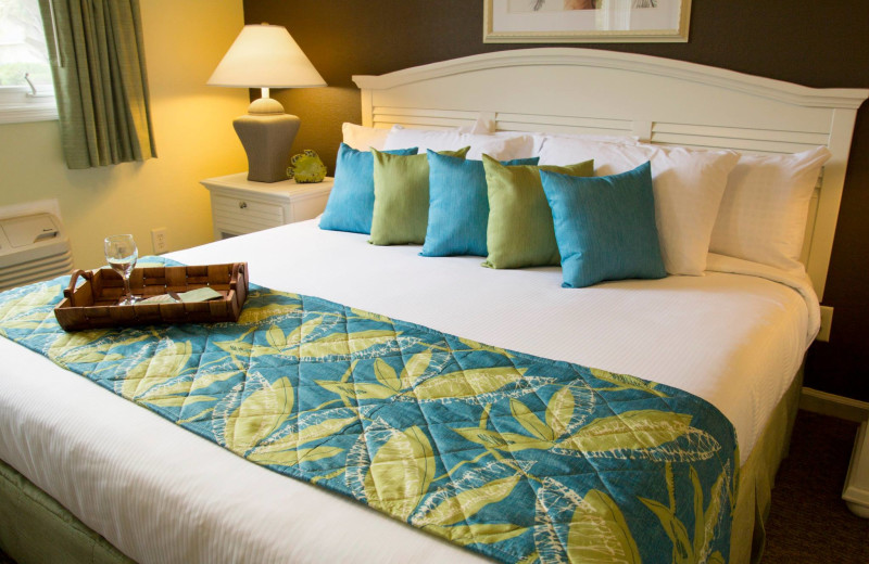 Guest bedroom at Plantation Resort.