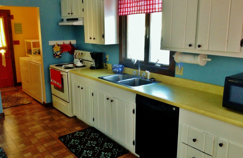 Rental kitchen at Hopper Real Estate.