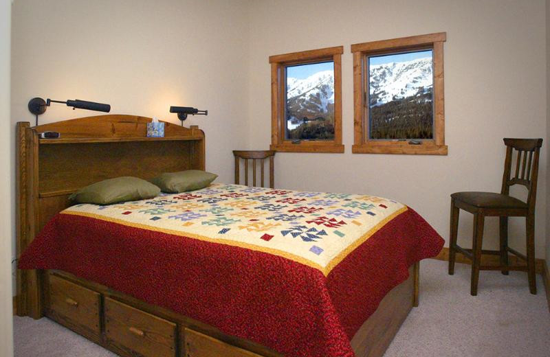 Guest bedroom at Bridger Vista Lodge.