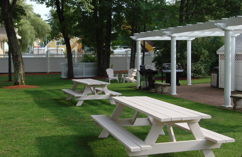Picnic area at OgunquitHotels.net.