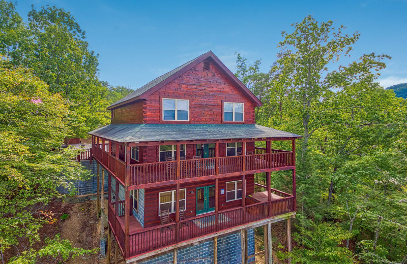 Exterior view of American Patriot Getaways - Pigeon Forge View.