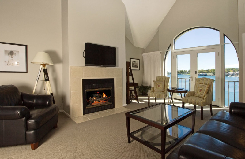 Guest living room at Edgewater Inn on the Harbor.