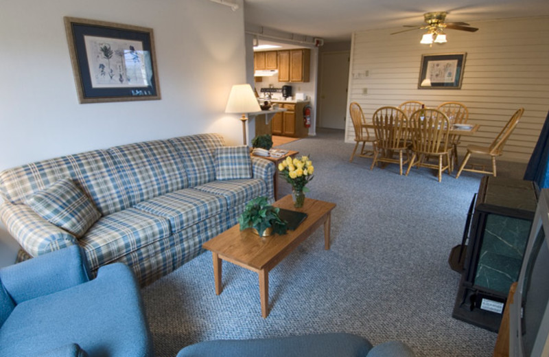 Guest living room at Mountainside Resort.