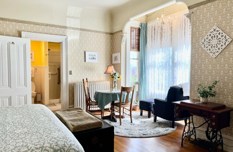 Guest room at Benjamin Young Inn B 