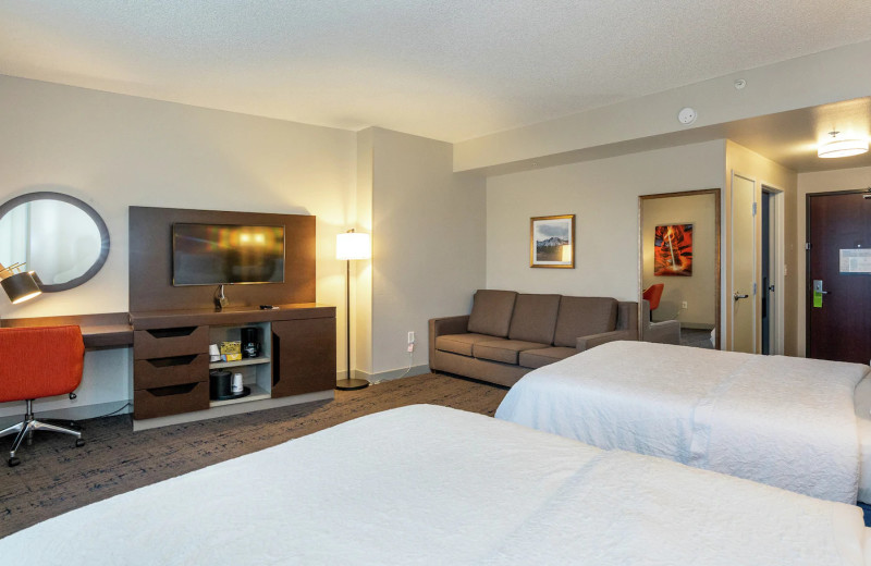 Guest room at Hampton Inn & Suites Flagstaff.