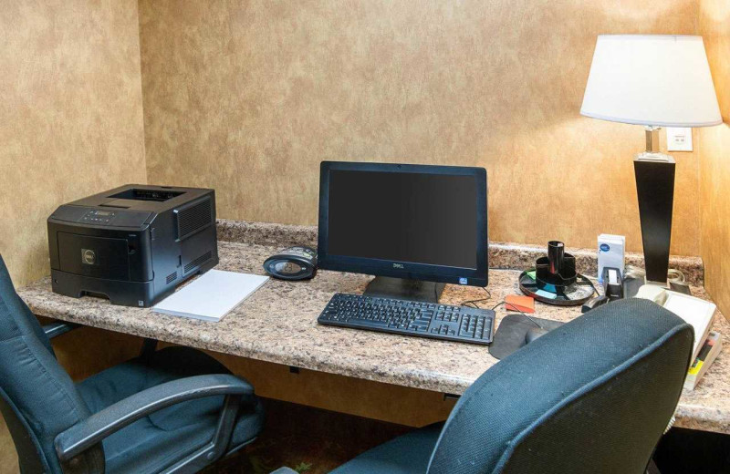 Business center at Comfort Suites Canal Park.