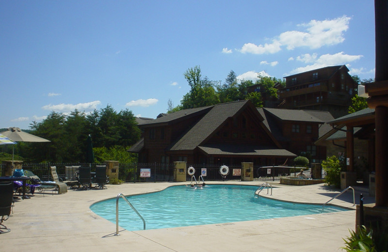 Outdoor pool at Golfview Vacation Rentals.