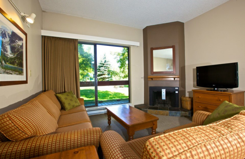 Guest living room at Tantalus Resort Lodge.