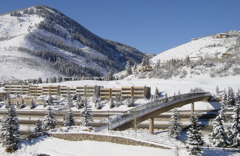 Exterior view of Sun Vail Condominiums.