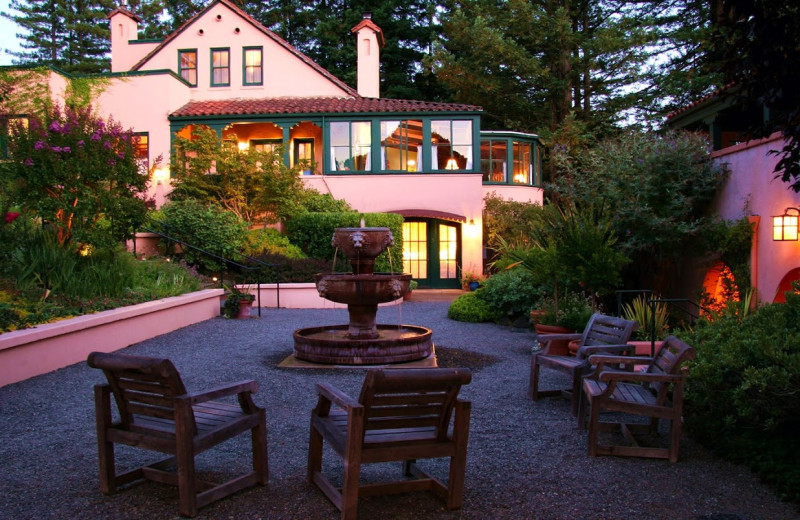 Exterior view of Applewood Inn, Restaurant and Spa.