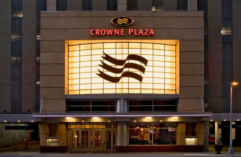 Exterior View of Crowne Plaza Minneapolis